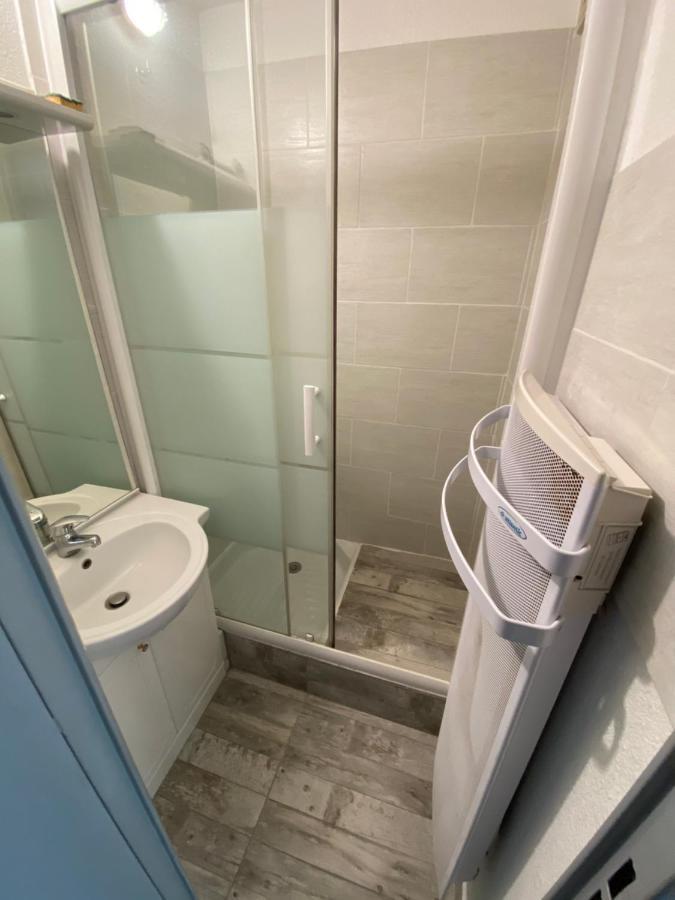 Spacieux Studio Sur Le Port De Йер Экстерьер фото