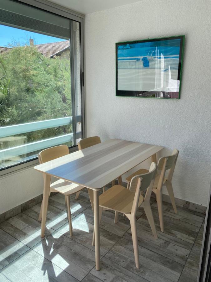 Spacieux Studio Sur Le Port De Йер Экстерьер фото