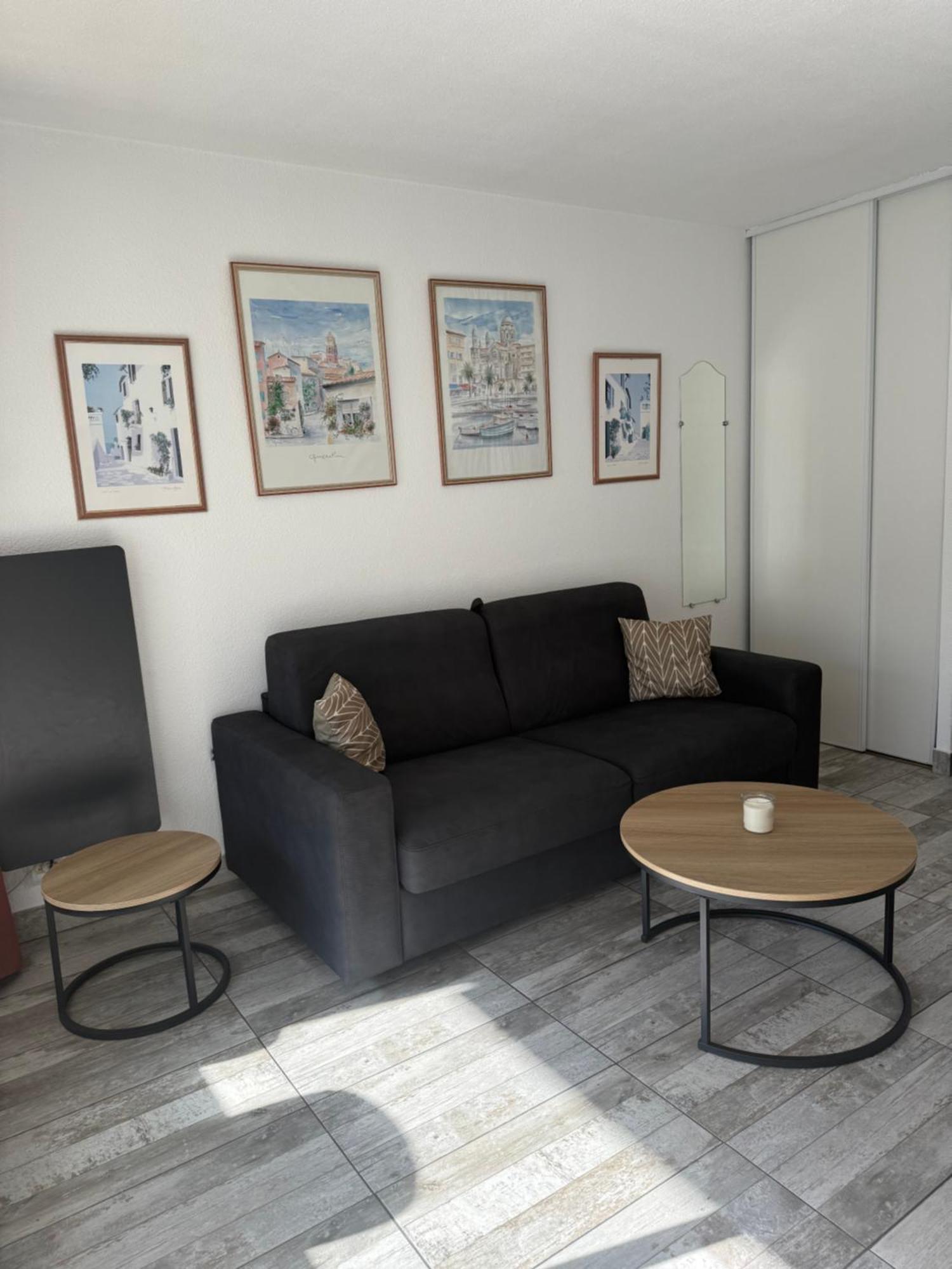Spacieux Studio Sur Le Port De Йер Экстерьер фото